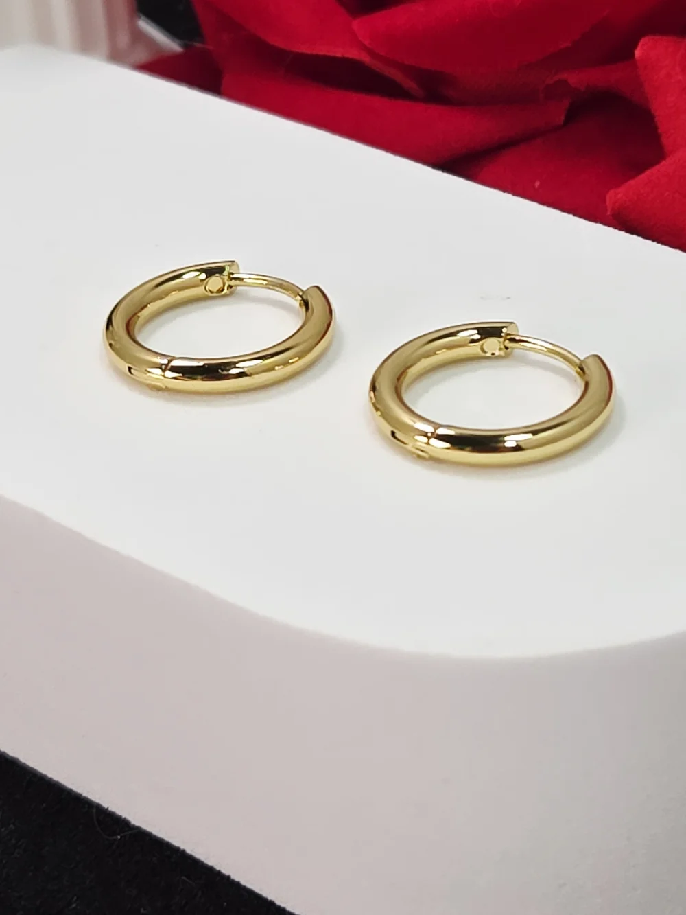 Gold Hoop Earrings 17mm 18K Plated Stainless Steel Hinged Hoops Everyday Chic